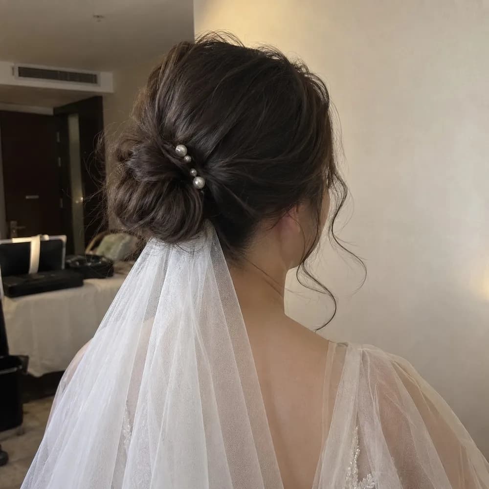 Búi thấp dự tiệc cưới